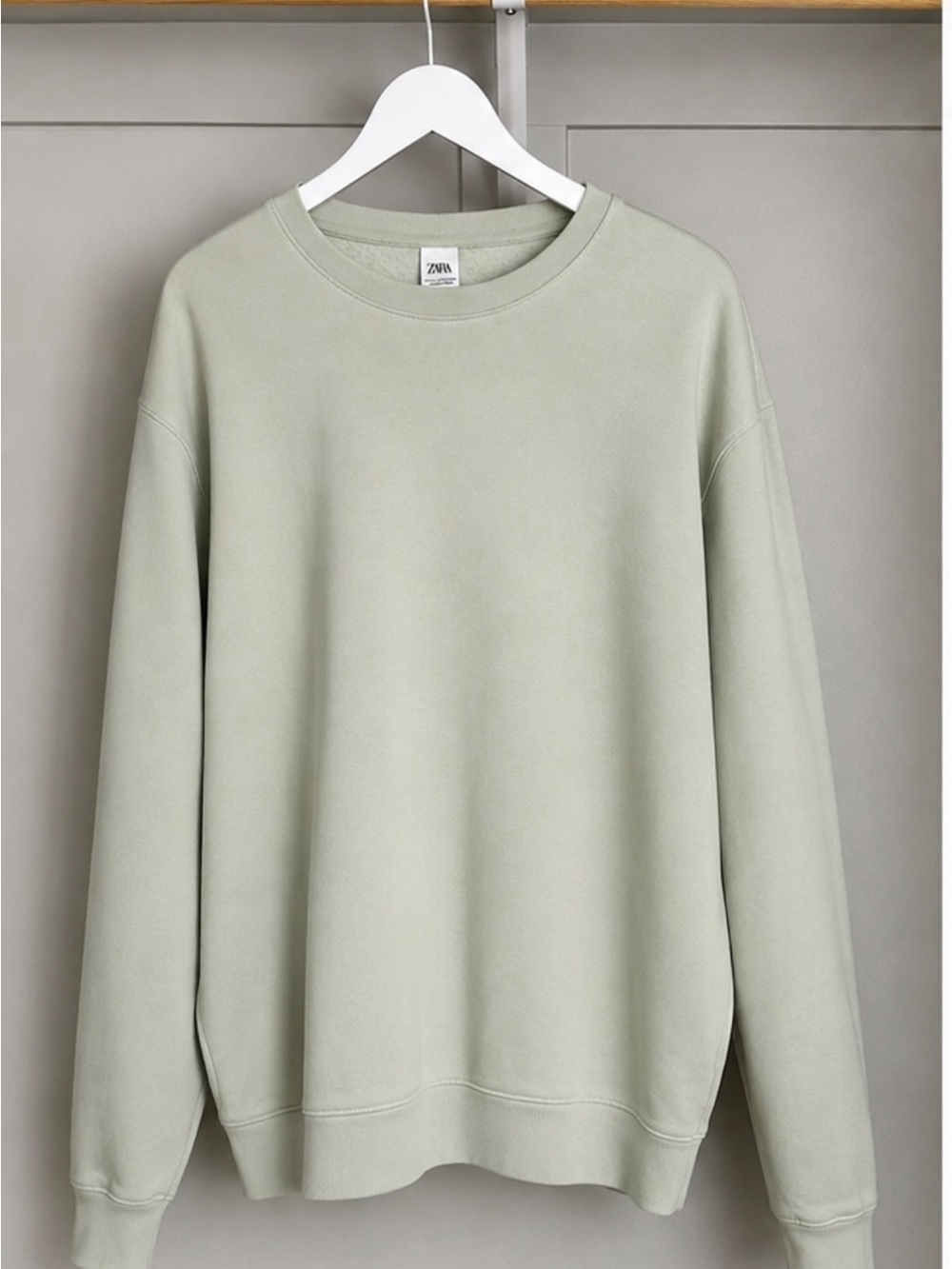Zara Men’s Light Sage Crewneck Sweatshirt